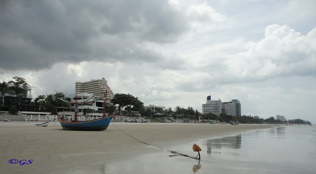 Hua Hin Beach - "Rainy Season" June 2015 by Geri-falcon