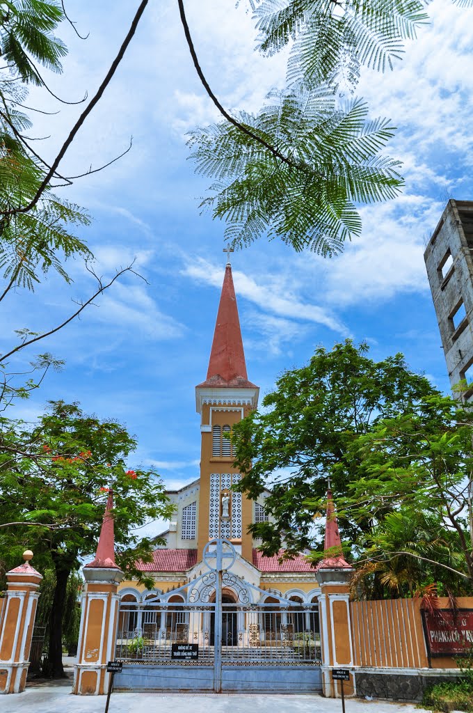 Nhà Thờ Giáo Xứ PhanXiCô Xavie_Đường Nguyễn Tri Phương-Huế 2015 by quangduc20