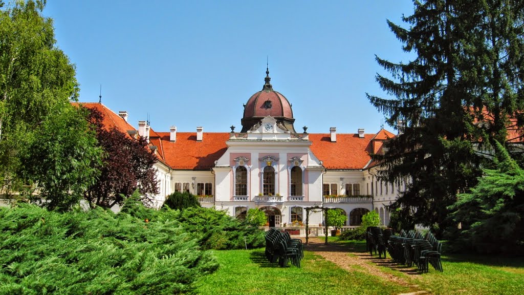 Gödöllö palace by Jillipp