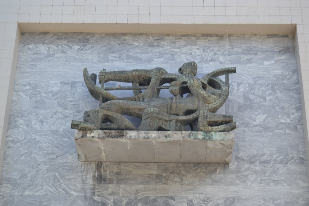 ESCULTURA DE JUAN JOSÉ SICRE EN EL PALACIO DE BELLAS ARTES DE LA HABANA. by CÉSAR O. GÓMEZ LÓPEZ