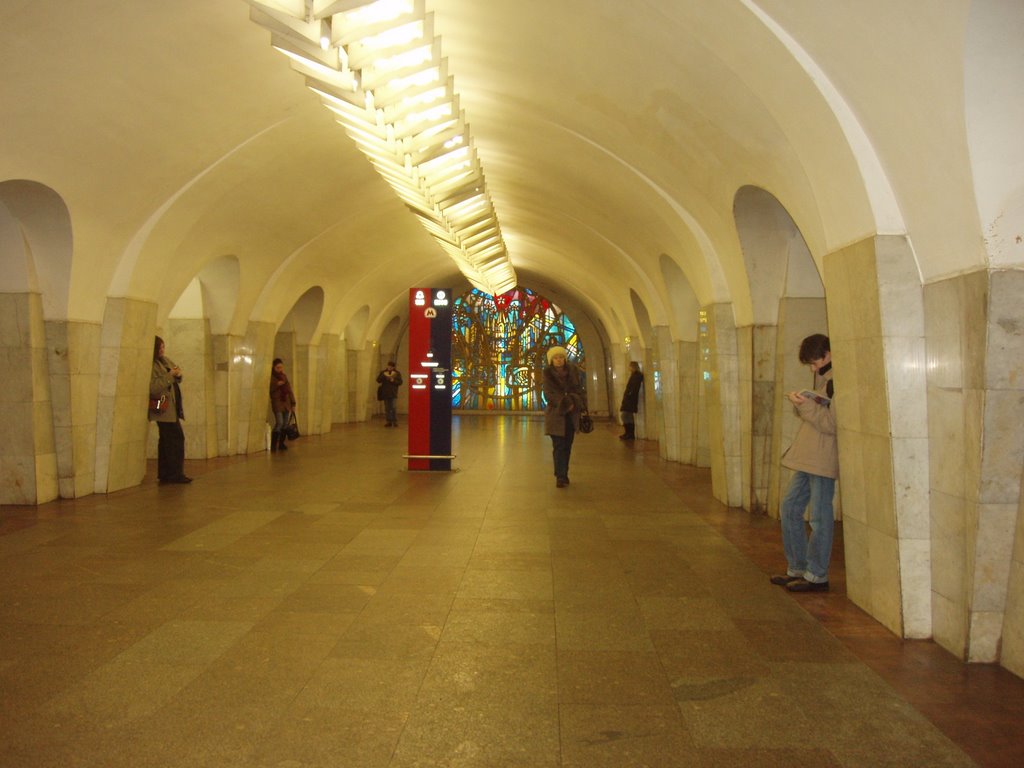 Metro Shabolovskaya by MarioTs