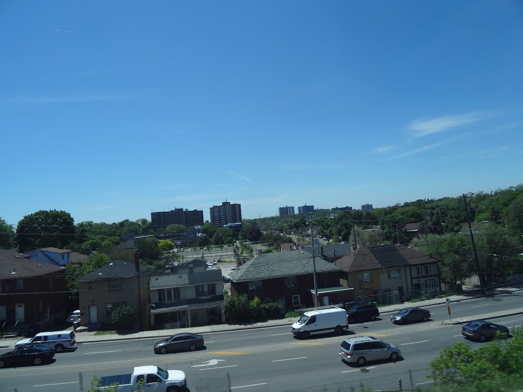 Looking out the right window on a trip from Pearson to Union, 2015 06 06 (476).JPG by OldYorkGuy