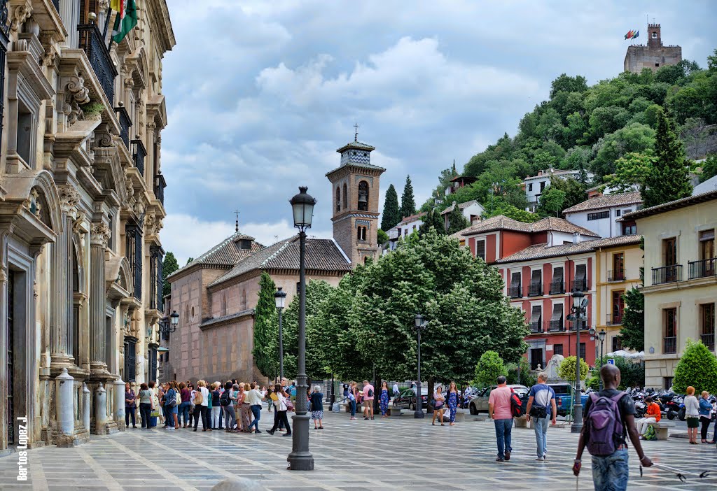 Plaza Nueva, Granada by Jose Bertos