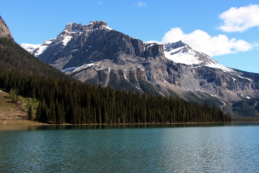 Emerald Lake, Columbia-Shuswap. by Juan Domínguez León