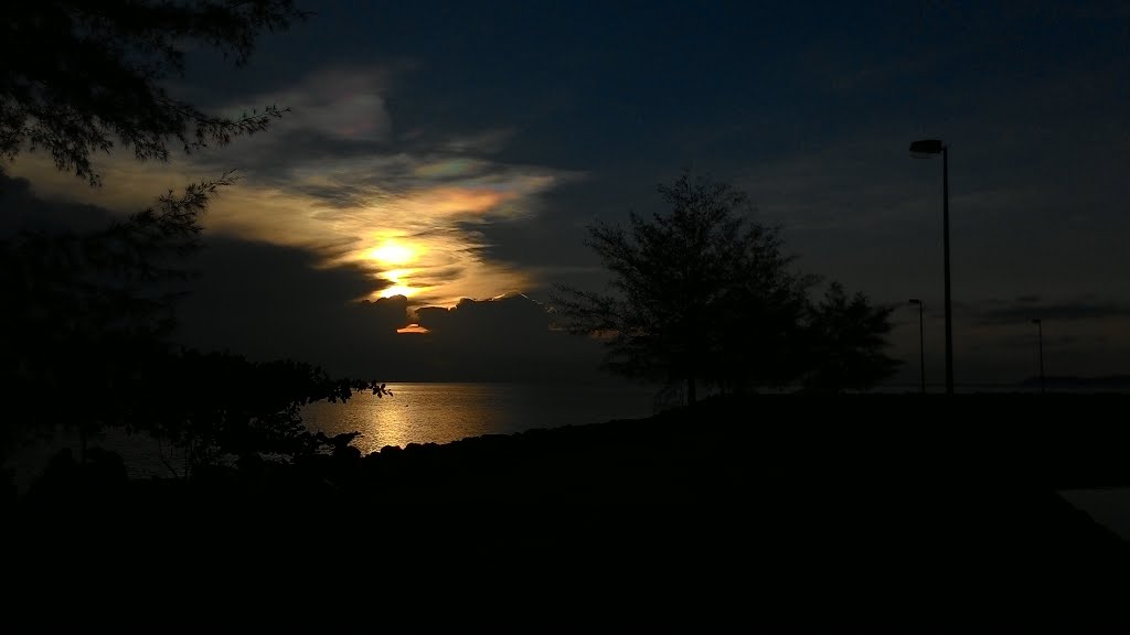 Permandangan tepi Pantai Remis by Zulbahrin Nordin