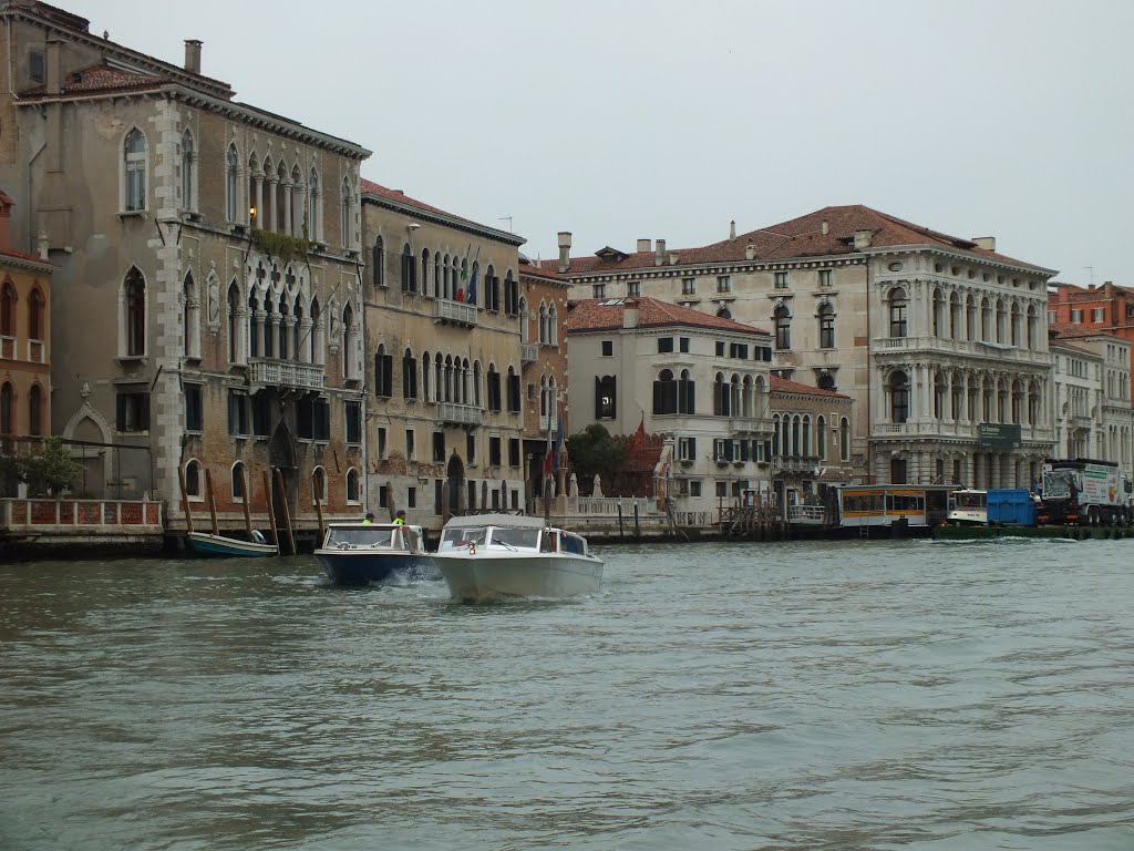 Dorsoduro sestiere – quarter, Grand Canal, Venice, Italy by AnandLeo