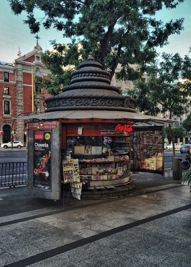 Kiosk, Cortes, Madrid by Roger Grund