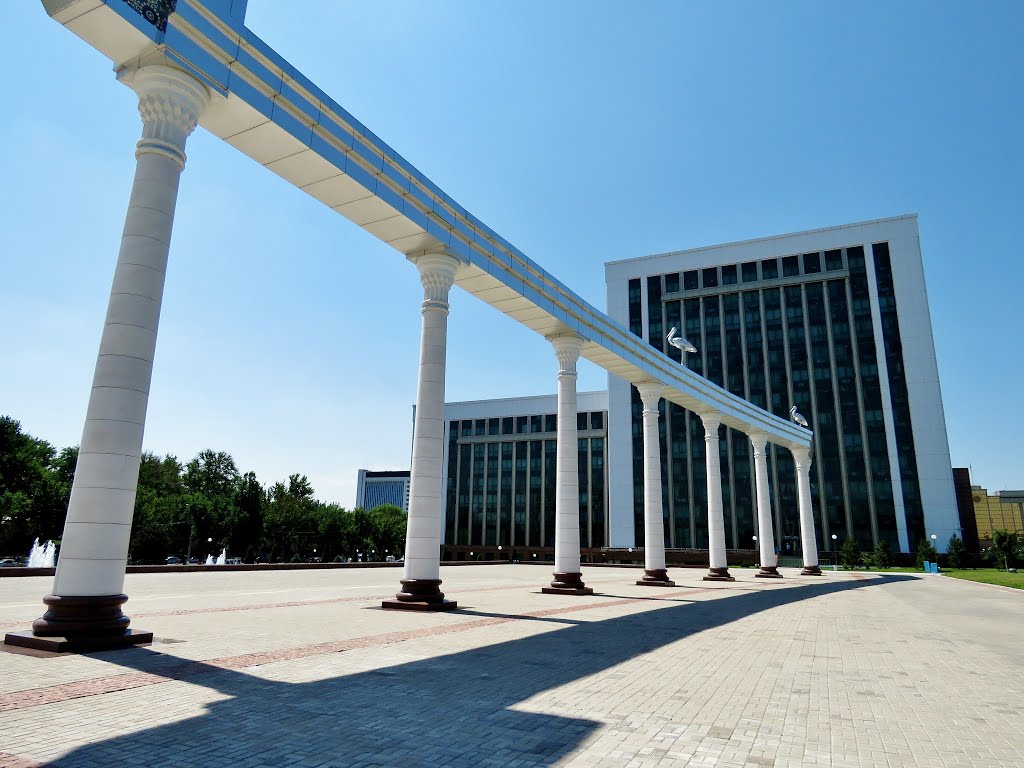 Ezgulik Independence Arch at entrance of Independence Square, Tashkent by Peter F C Mok