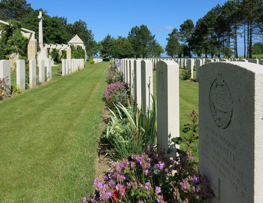 Ryes War Cemetery, Bazenville by Werner Van Caneghem