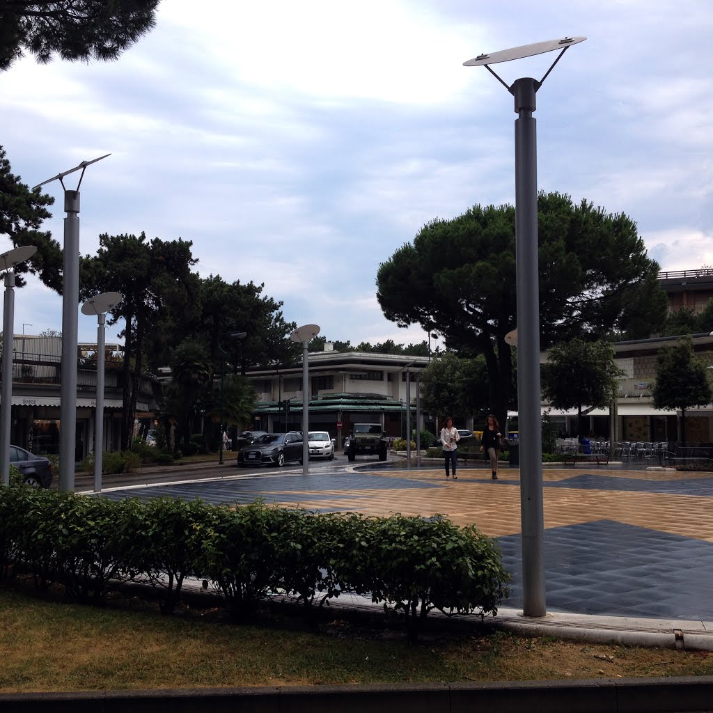 Lignano Pineta (UD) Piazza Del Sole by Maurizio Tesan