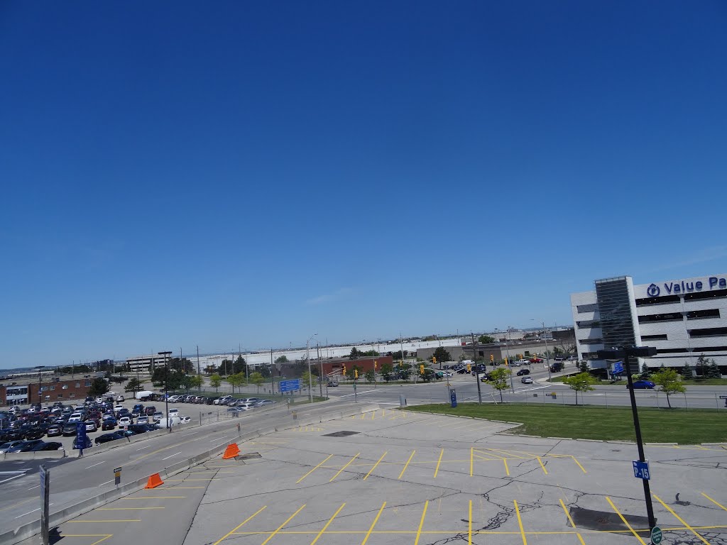 View from the Pearson inter-terminal cable car, 2015 06 06 (82).JPG by OldYorkGuy