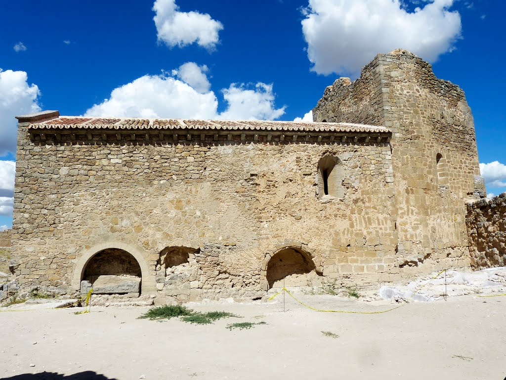 Castillo de Zorita de los Canes (Guadalajara). Iglesia de San Benito. by benjamin M. M.