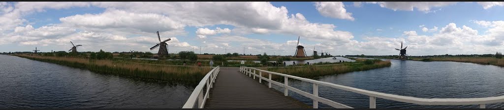 Molenkade 11, 2954 LB Alblasserdam, Netherlands by m.moiseenko