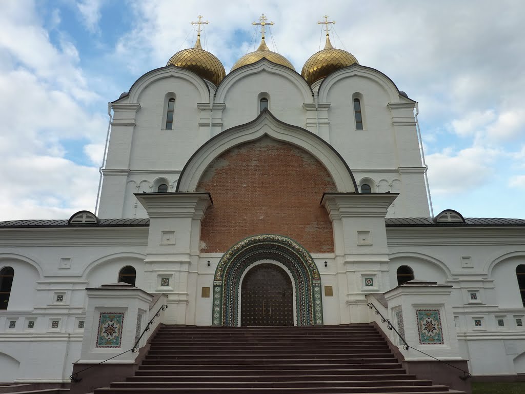 Yaroslavl. Assumption (Uspenski) cathedral / Успенский собор by Sergey Kreps