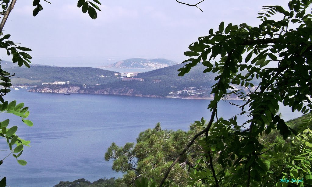 Büyükada'dan Heybeliada ve Burgazada görüntüsü by Bekir Tanyel