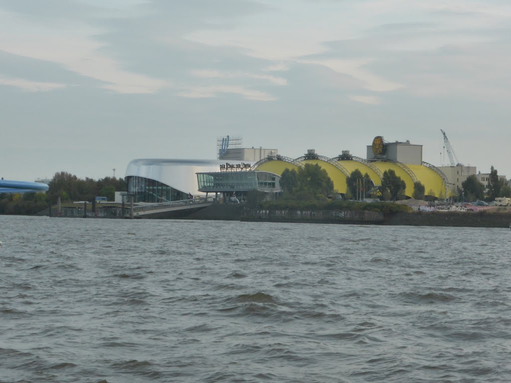 St Pauli, Hamburg, Germany by Michael Witkowski