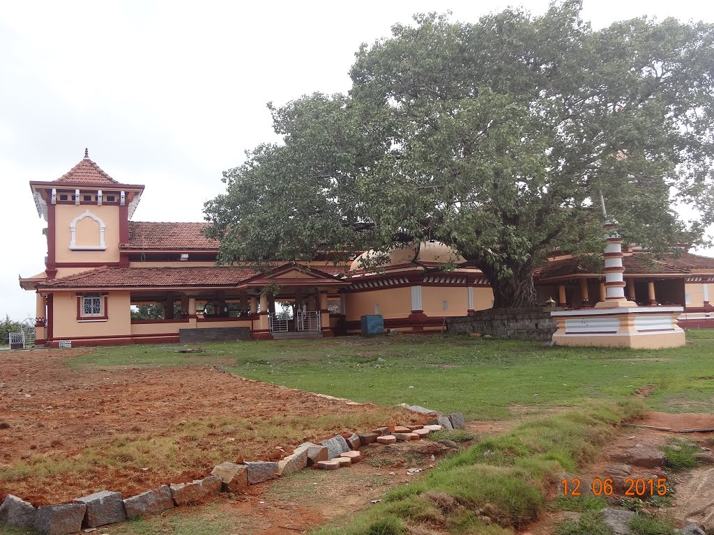 SHREE CHANDRESHWAR BHOOTNATH MANDIR. by Avinash Hogade