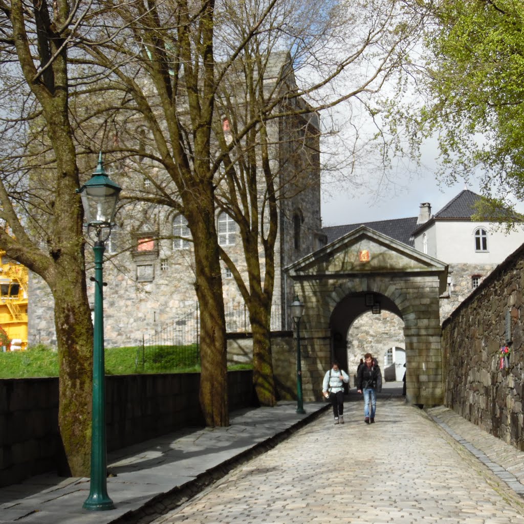 Bergen, Royal Residence&Rosenkrantz Tower, 13th century, .02 by Emel Yamanturk