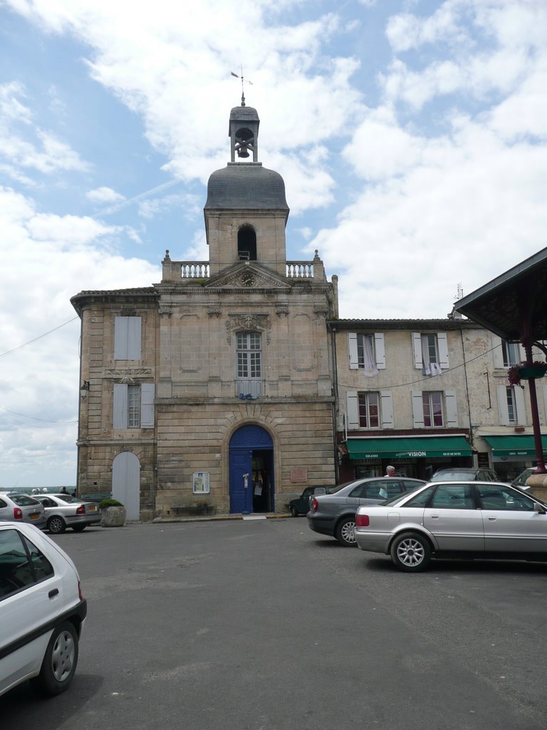 Bourg : l'Hôtel de la Jurade (aujourd'hui Office du Tourisme) by Maryse33