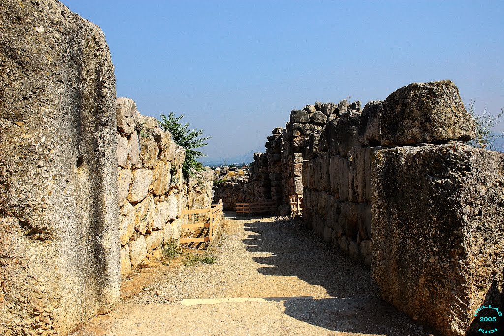 TIRYNS (Τίρυνς) by RIDI GRAZ