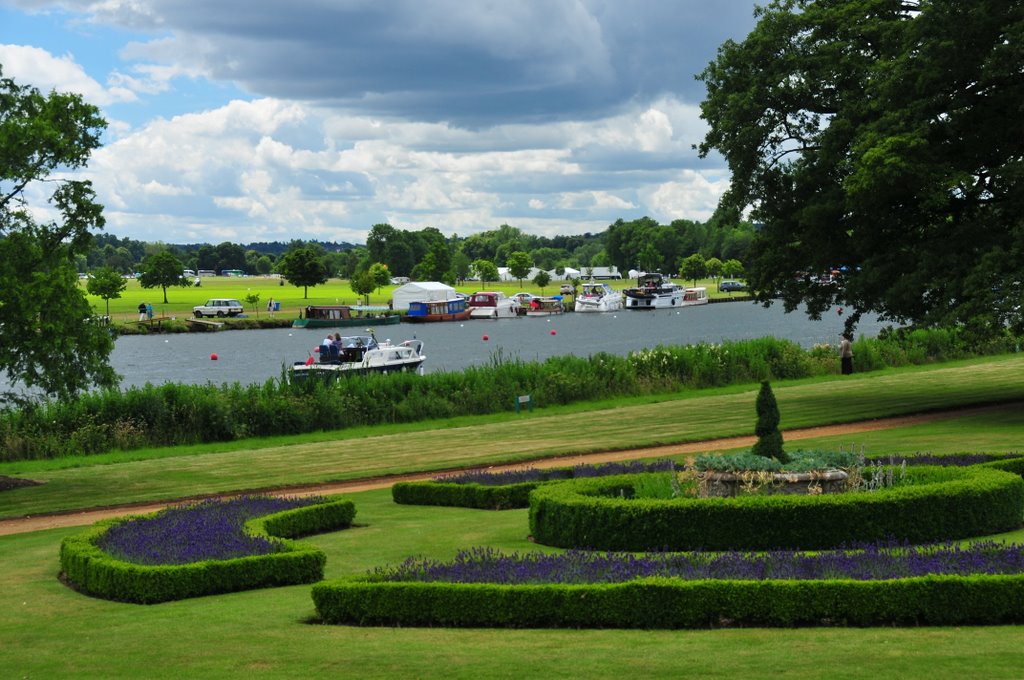 RIver Thames by Tony Messenger