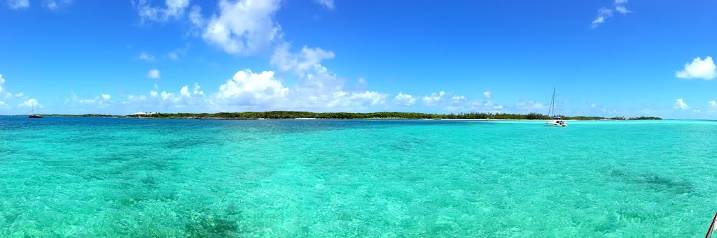 Tilloo Cay from at anchor by Frank Taylor