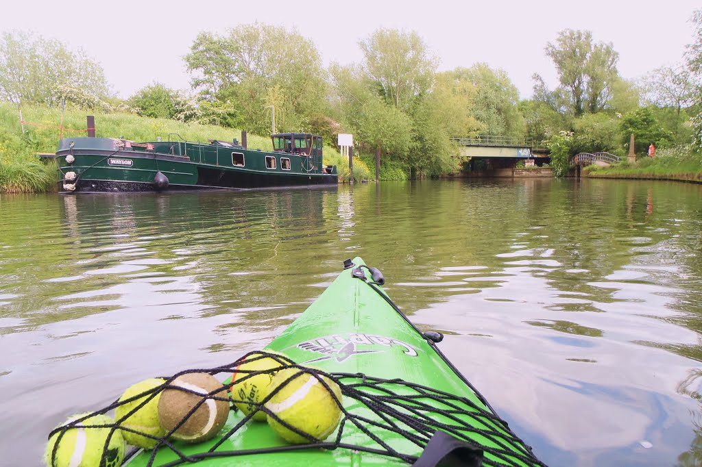 Old Barge at Osney - Waylon by Meic W Caerdydd