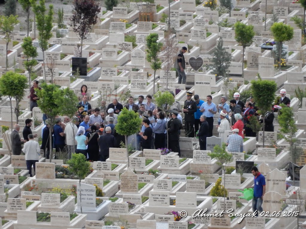 Karşıyaka Mezarlığı rahmeti İsmail Şekerci'nin anısına by ahmet soyak