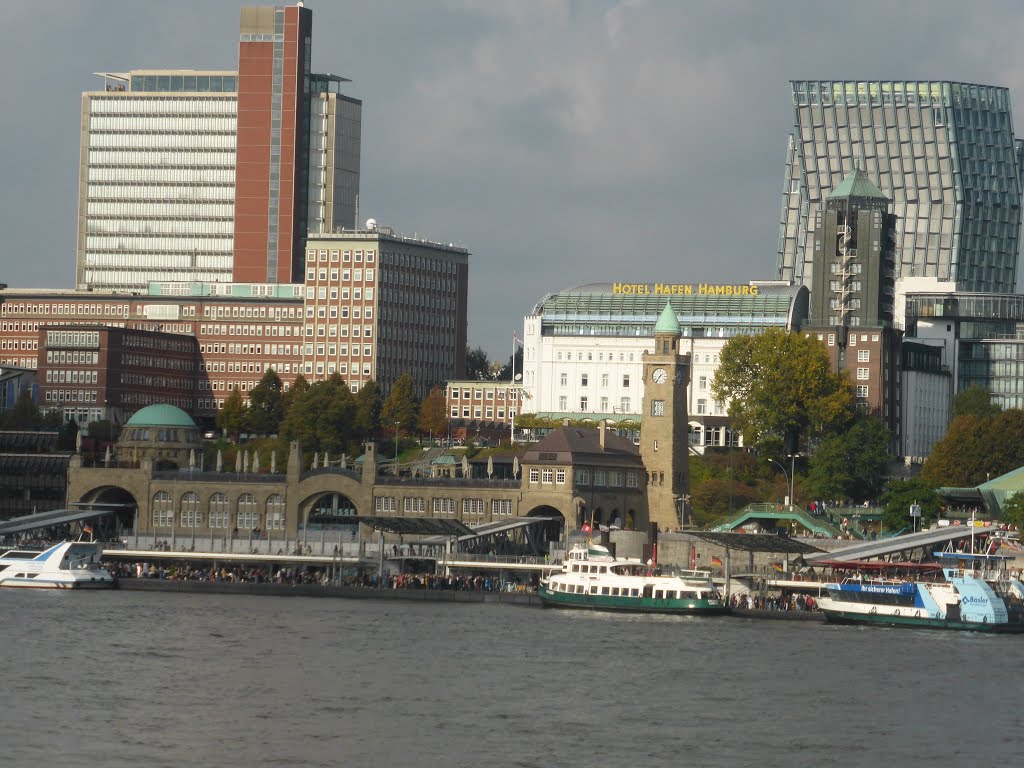 Steinwerder, Hamburg, Germany by Michael Witkowski