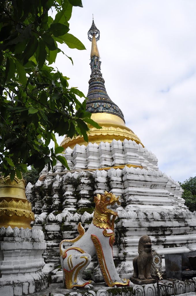 Si Phum, Mueang Chiang Mai District, Chiang Mai, Thailand by j l puffinba