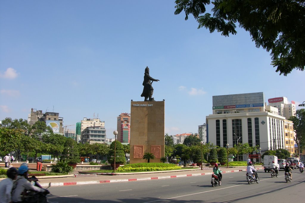 Tượng đài Trần Hưng Đạo by Ngọc Viên Nguyễn