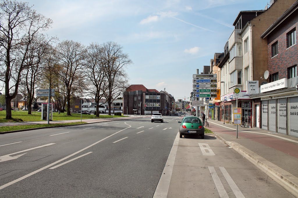 Homberger Str. (Moers) / 19.04.2015 by Daniil Bartholomae