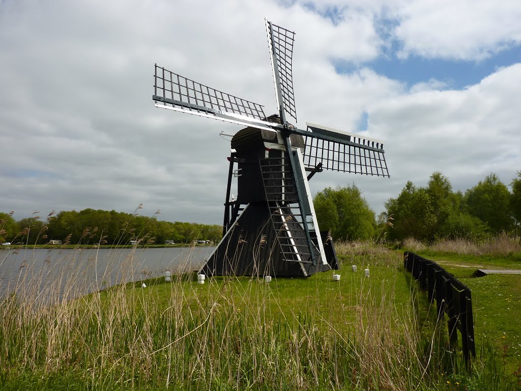 Windmühle Tytsjerk De Groene Ster 8926 XD Leeuwarden, Niederlande by Klaus Heyna