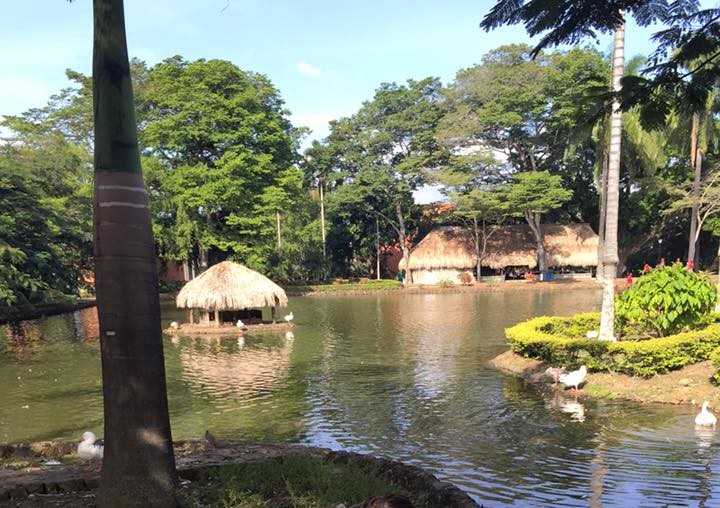 Lago y Kioskos-Universidad San Buenaventura -Cali by JMLRUSB