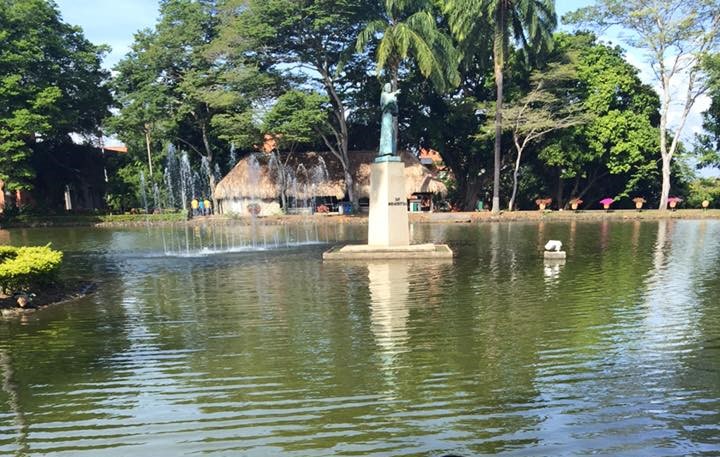 Lago y Estatua de San Buenaventura-Universidad San Buenaventura -Cali by JMLRUSB