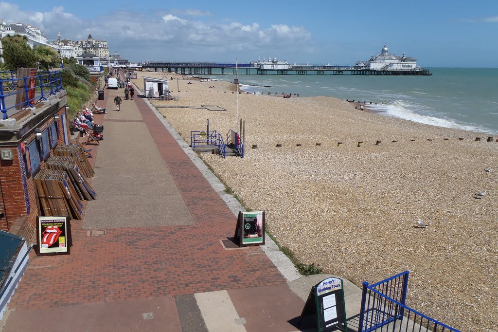 Eastbourne Prom & Pier by Meic W Caerdydd