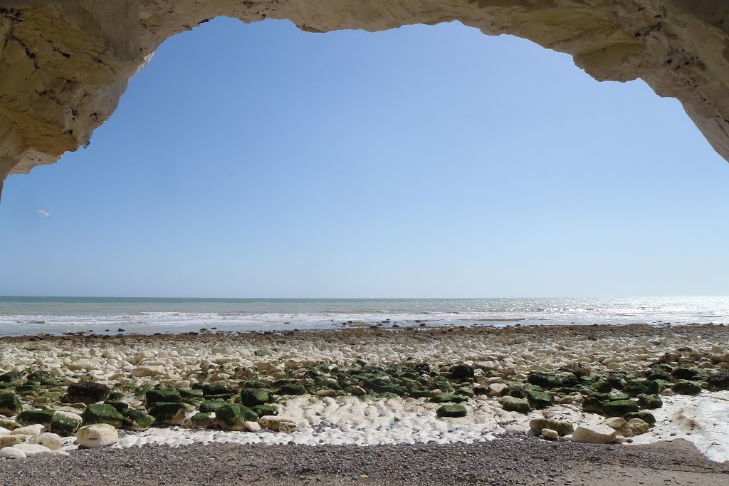 White Chalk Sea Cave under the Seven Sisters by Meic W Caerdydd