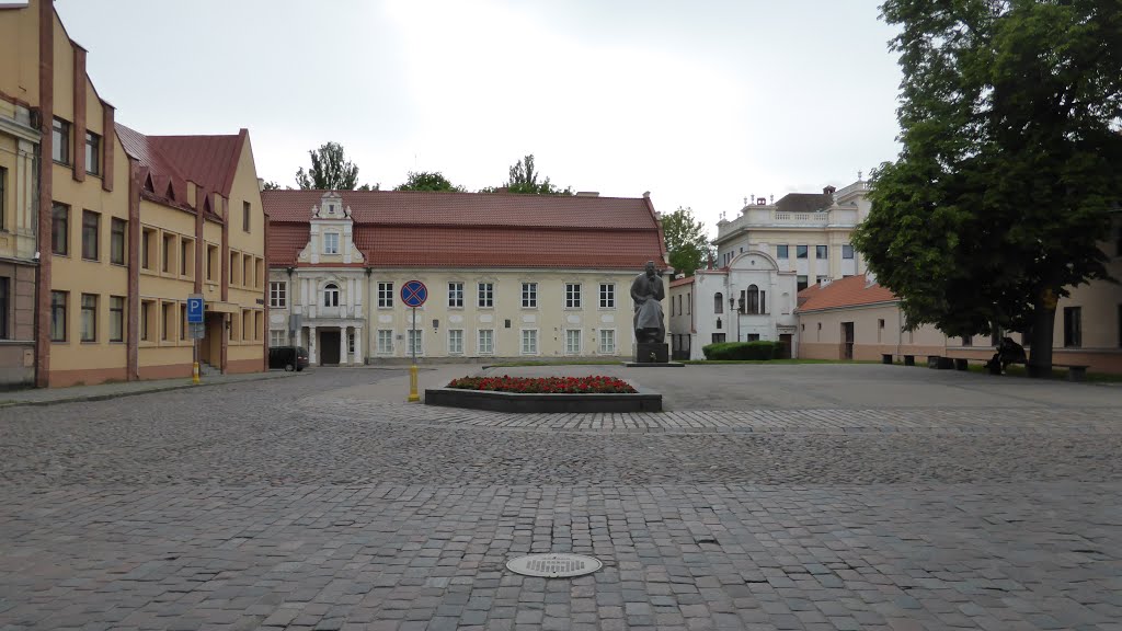 Kaunas, Maironis-Denkmal,dem Dichter undTheologen in Kaunas gewidmet by KADIBILDER