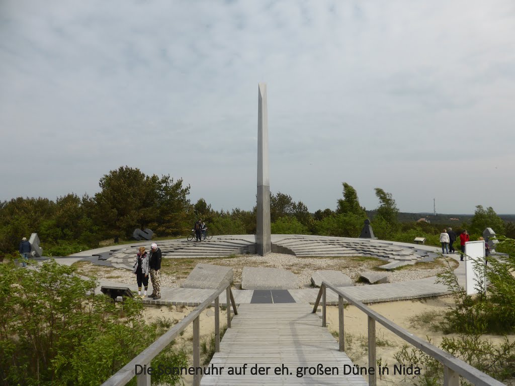 Litauen,Kurische Nehrung,Nida,Sonnenuhr auf der Düne by KADIBILDER