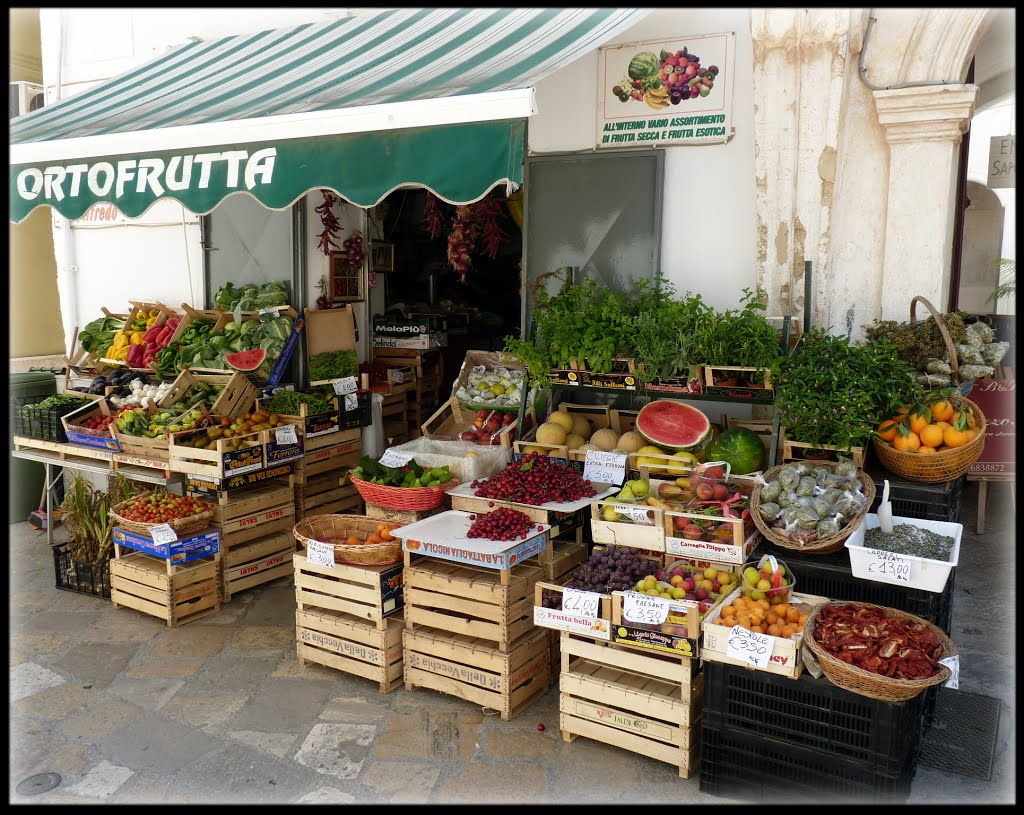 Fruttaa..verdure, tutta roba fresca by Luigino Picco