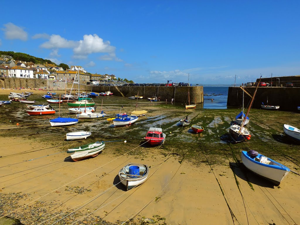 UK_England_Cornwall_Penwith_Mousehole_ebb tide on the port_DSF0411 by George Charleston