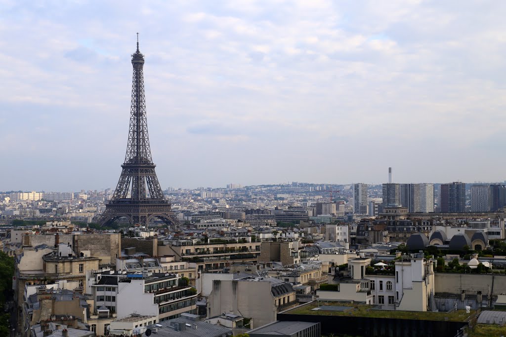 Torre Eiffel, desde el Arco del Triunfo, París, Francia. by Octavio Aldea