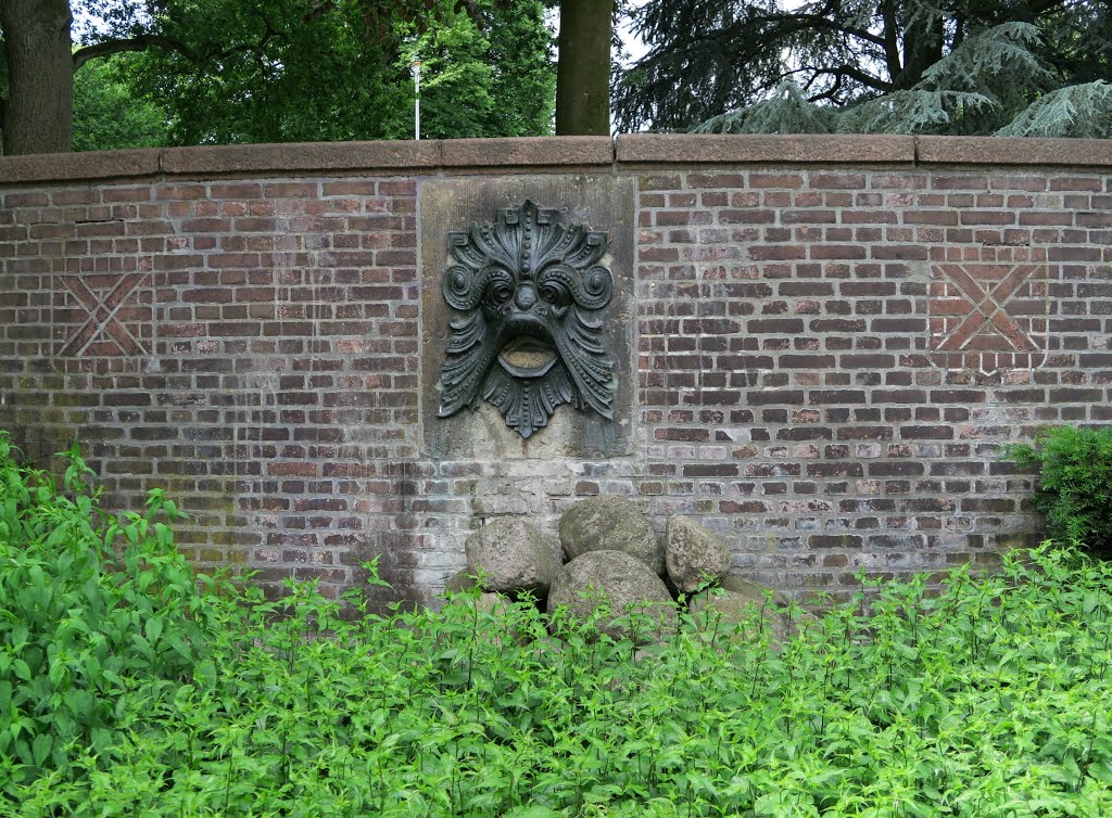 Voorm. waterspuwer, entree Volkspark by Martin Klumper