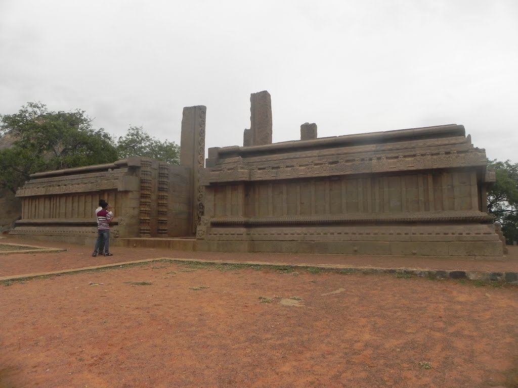 RAMANUJA MANDAPA, MAMALLAPURAM by ALENDE DEVASIA