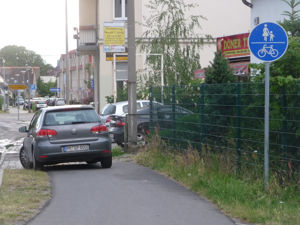 Nordseite Mahlower Straße, kurz vor Einmündung in den Ruhlsdorfer Platz by Alltagsradler Teltow