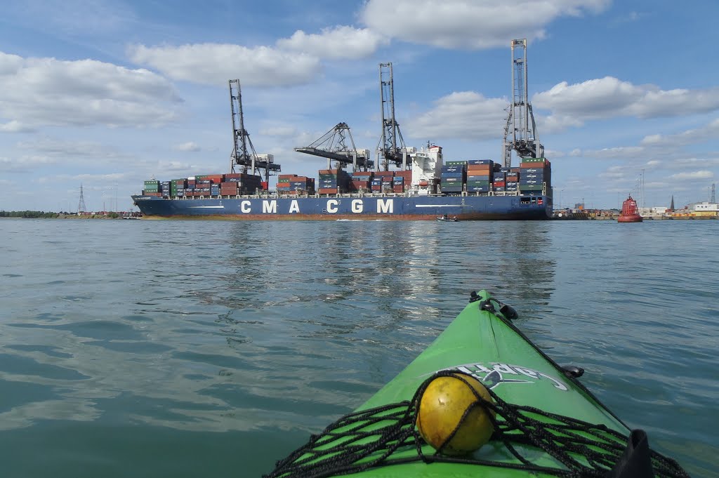 Waterskiers at Southampton Docks by Meic W Caerdydd