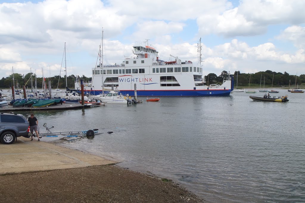 Lymington - Cowes Car Ferry by Meic W Caerdydd