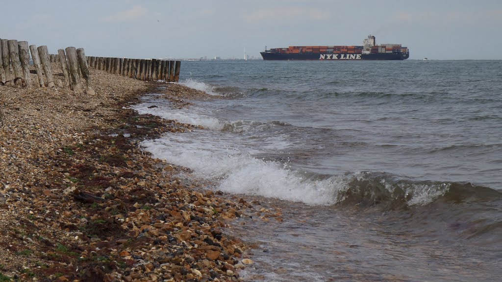 NYK Meteor turning up Southampton Water by Meic W Caerdydd