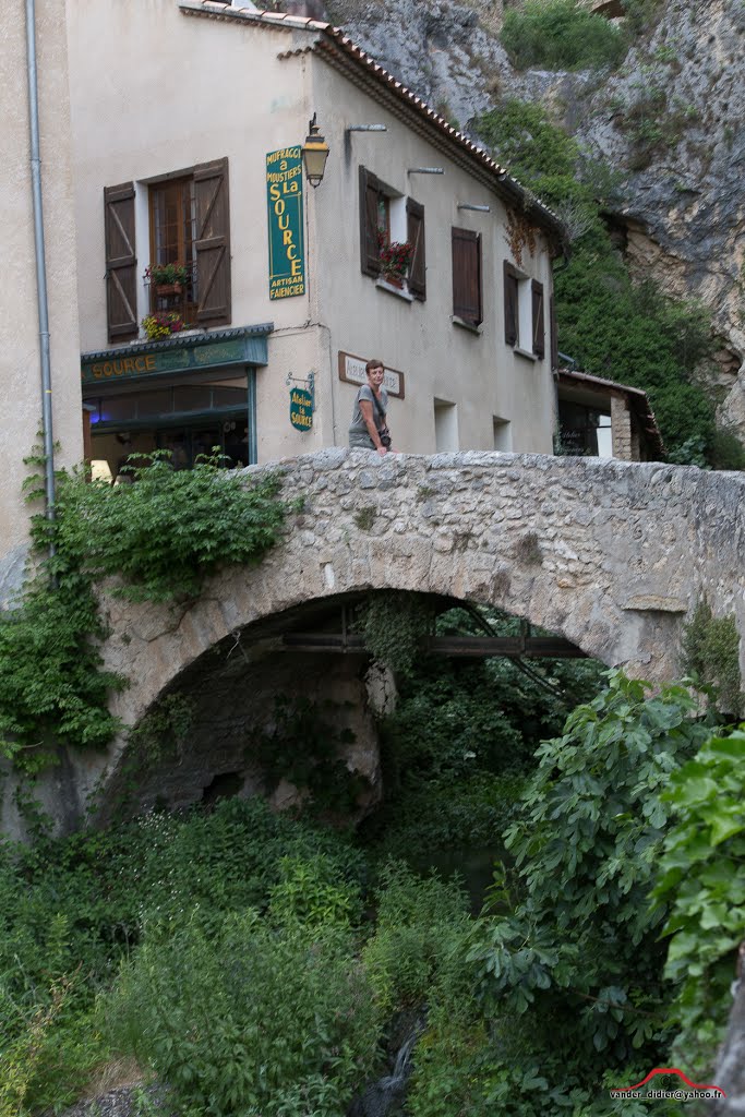 04360 Moustiers-Sainte-Marie, France by vanderweyen.didier