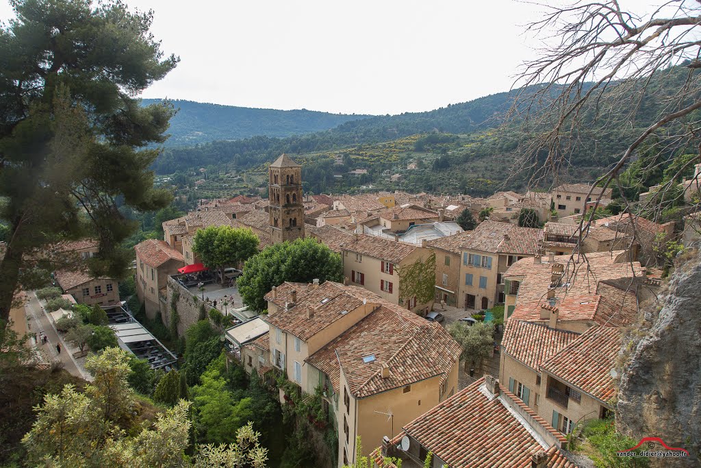 04360 Moustiers-Sainte-Marie, France by vanderweyen.didier